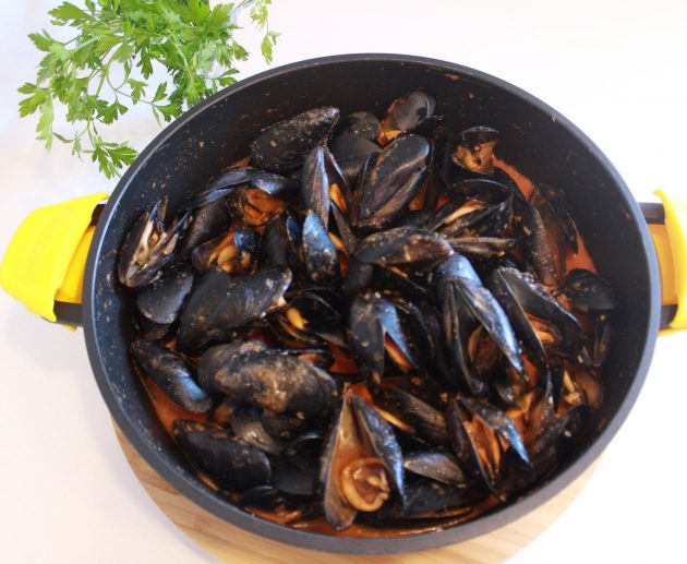 MEJILLONES EN SALSA MARINERA