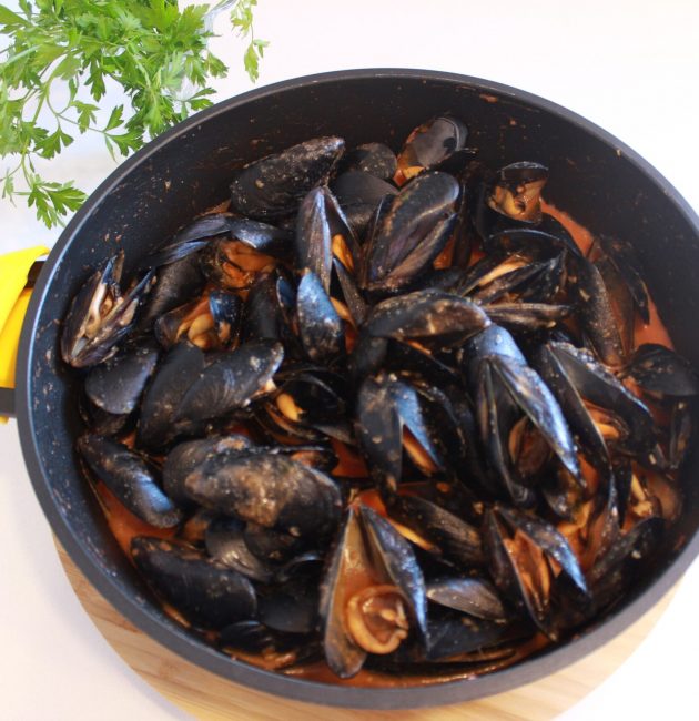 MEJILLONES EN SALSA MARINERA