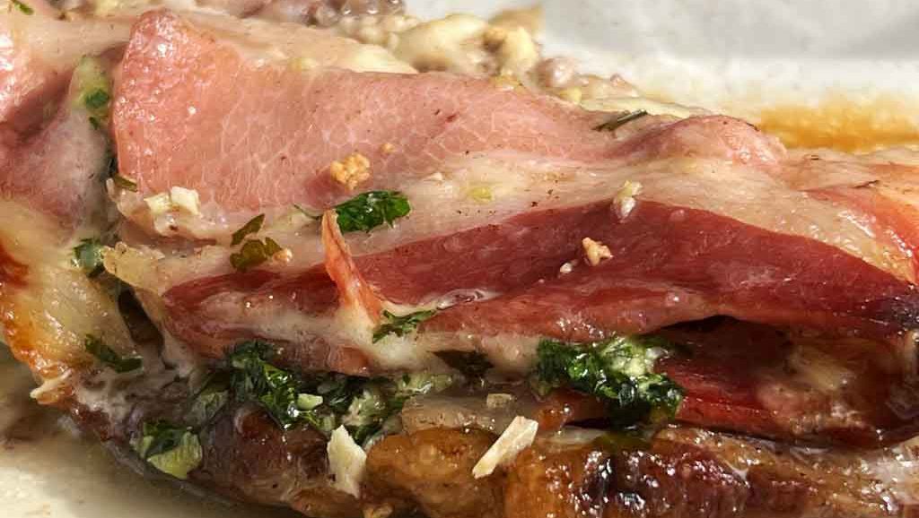 lomo de cerdo con bacon al horno