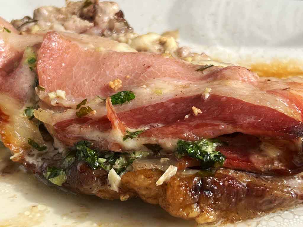 lomo de cerdo con bacon al horno